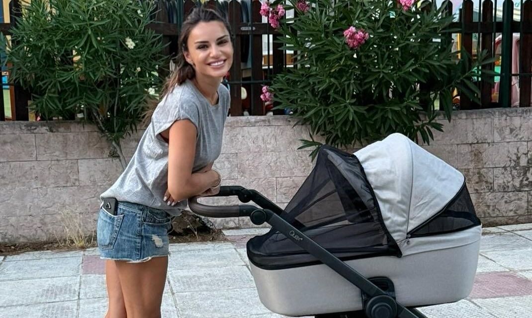 Ελένη Τσολάκη: Το πρώτο καλοκαίρι με την κόρη της και το νέο τηλεοπτικό εγχείρημα