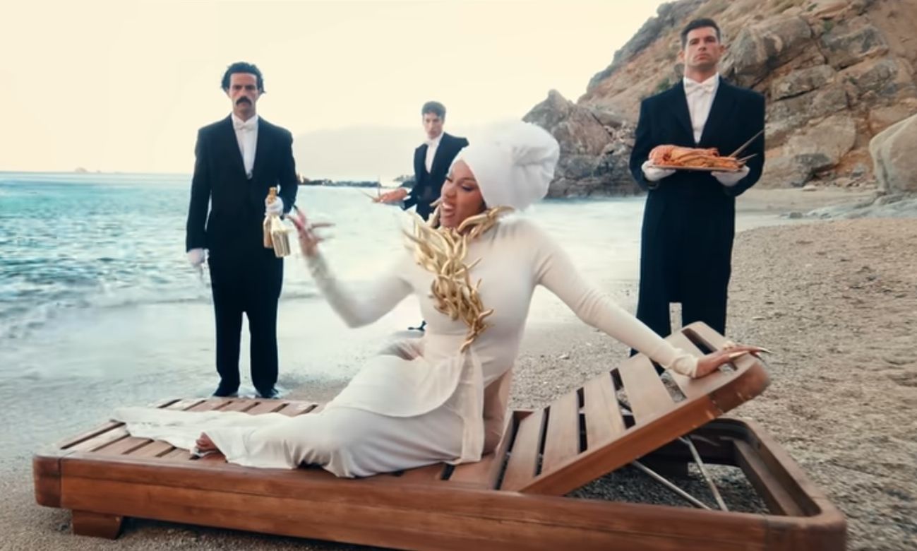 Μοντέλο από τη Λάρισα στο νέο βίντεο κλιπ της Cardi B που γυρίστηκε στη Μύκονο