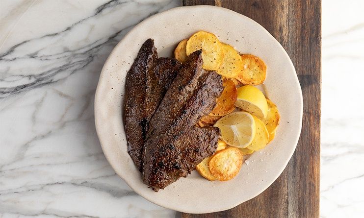 Μοσχαρίσιο συκώτι στο τηγάνι από τον Άκη Πετρετζίκη