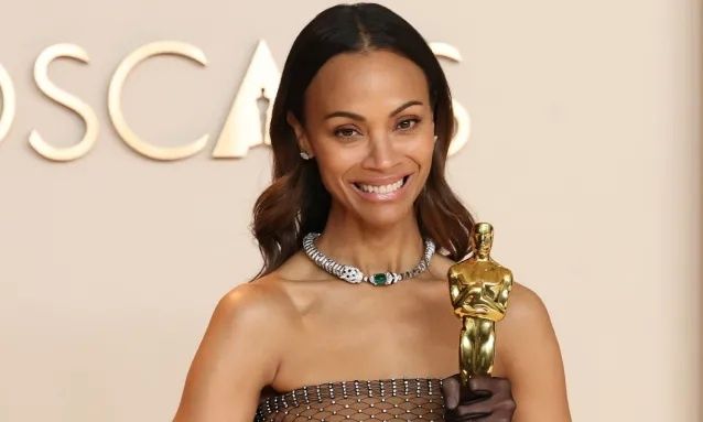 Zoe Saldana: Η οσκαρική ηθοποιός στη Μύκονο