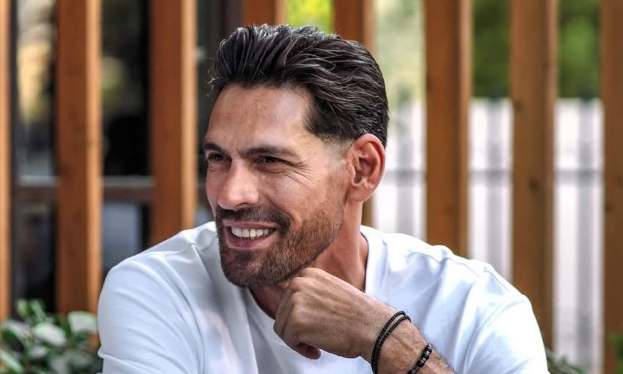 Γιάννης Σπαλιάρας: Μεγαλώνοντας βλέπω ότι επιλέγω να κρατάω αποστάσεις, να ζω πιο ήσυχα