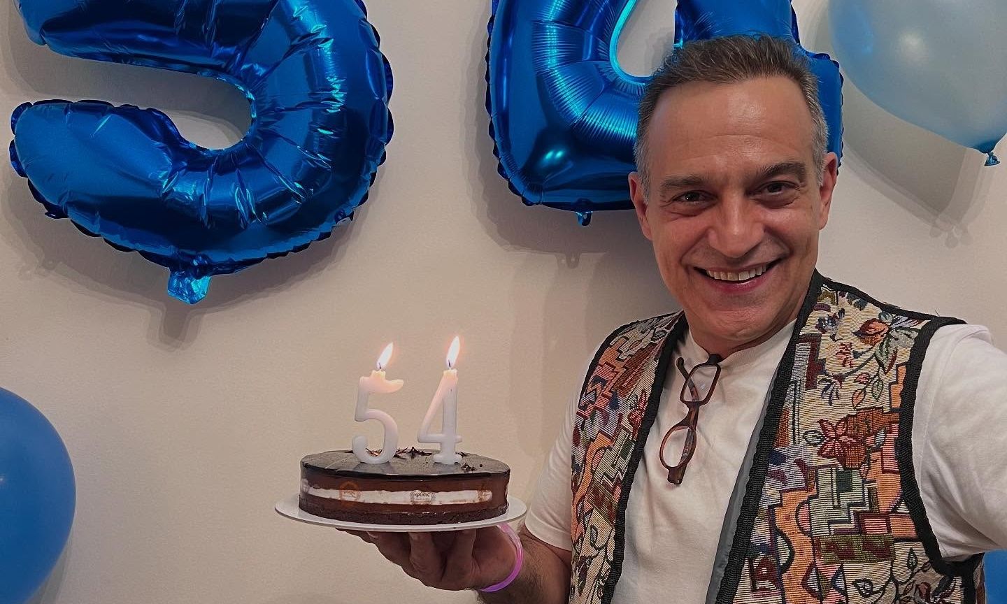 Κρατερός Κατσούλης: Το πάρτι γενεθλίων για τα 54 του χρόνια & η ευχή που κάνει κάθε χρόνο