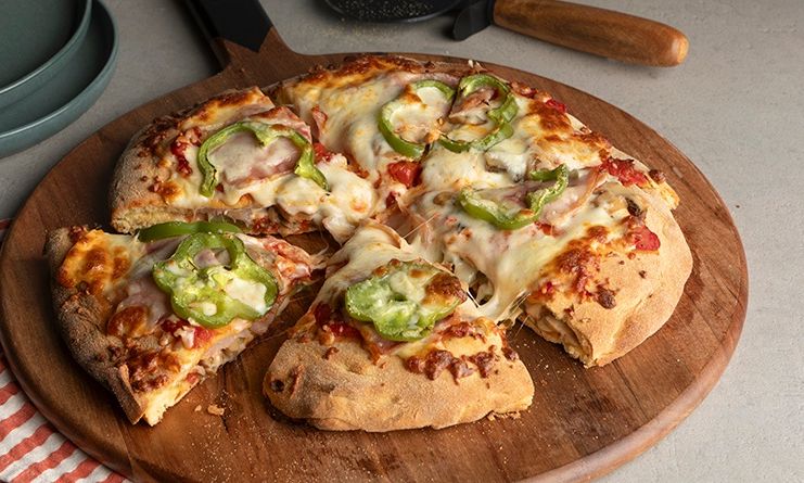 Σκεπαστή διπλή πίτσα από τον Άκη Πετρετζίκη