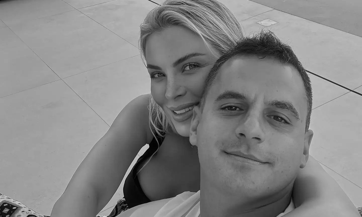 Κατερίνα Καινούργιου: Τα νέα τρυφερά καρέ με τον Παναγιώτη Κουτσουμπή στην Πάρο