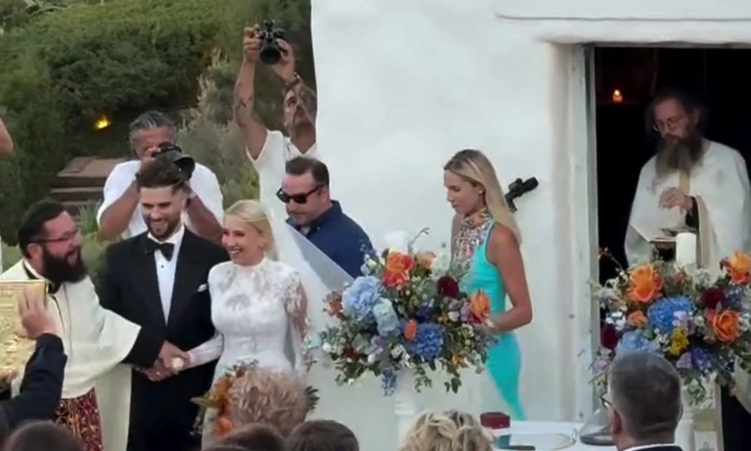 Παντρεύτηκαν ο FY και η Αλεξία Κεφαλά - Οι πρώτες εικόνες από τον γάμο του τράπερ