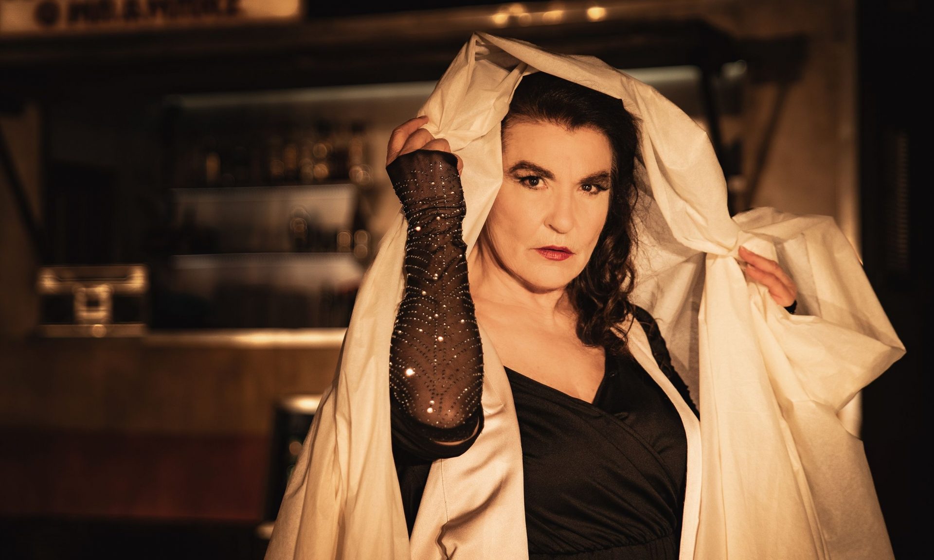 Ελένη -  Η δίκη μιας πόρνης: Τελευταίες παραστάσεις στην Αττική