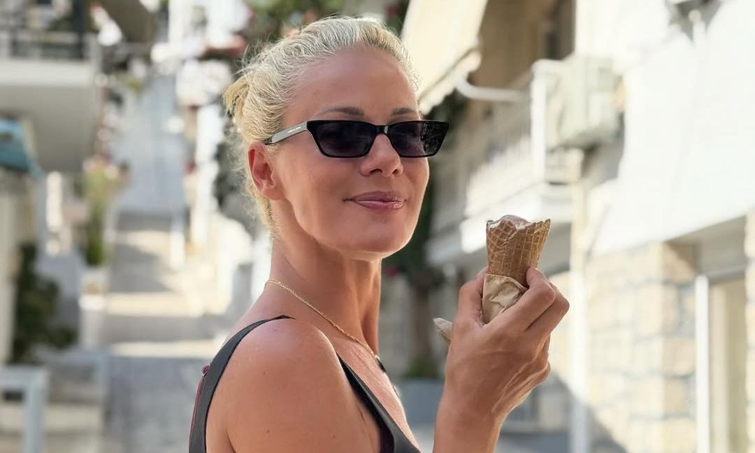 Το guilty pleasure της Ζέτας Μακρυπούλια – Το παγωτό που δεν αποχωρίζεται στις διακοπές της