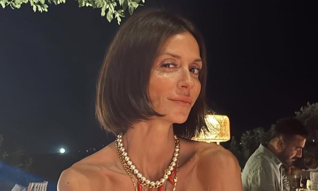 Σοφία Καρβέλα: «Γίνε πιο θηλυκό» – Η επική απάντησή της στα αρνητικά σχόλια για τα κιλά της!