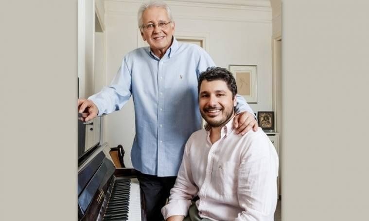 Λάμπρος Κωνσταντάρας: Η νέα τρυφερή φωτογραφία με τον πατέρα του, Δημήτρη & ο «τρόμος»