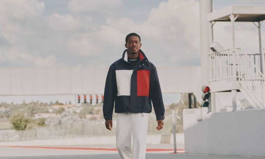 Formula 1, μόδα & αδρεναλίνη: Η Tommy Hilfiger οδηγεί την τάση με τη συλλογή APXGP