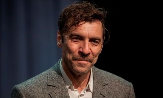 Grand Hotel: Ο Γεράσιμος έρχεται για να καταστρέψει το ξενοδοχείο αλλά ερωτεύεται το λάθος πρόσωπο