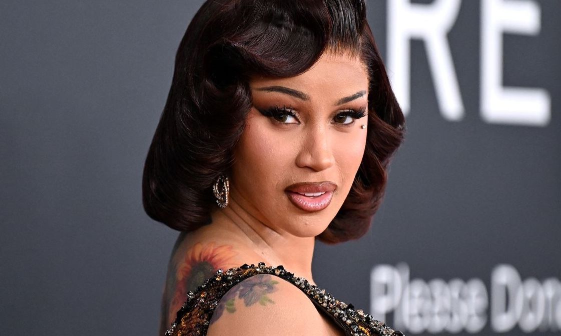 Έξω φρενών η Cardi B - Πέταξε μαρκαδόρο σε δημοσιογράφο έξω από το δικαστήριο