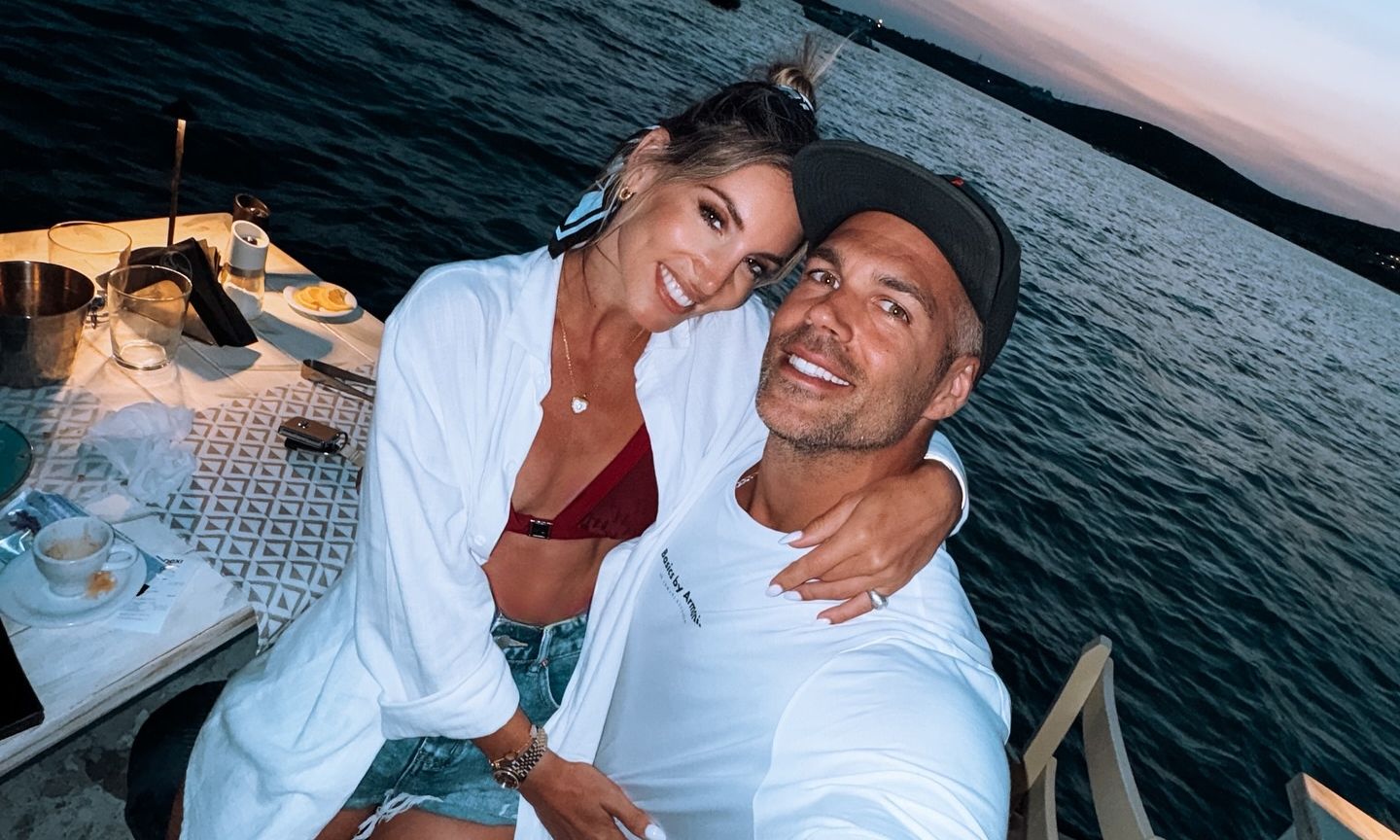 Εικόνες-όνειρο! Η Αθηνά Οικονομάκου σε τρυφερές στιγμές με τον Τσερέλα & τα παιδιά της στους Παξούς