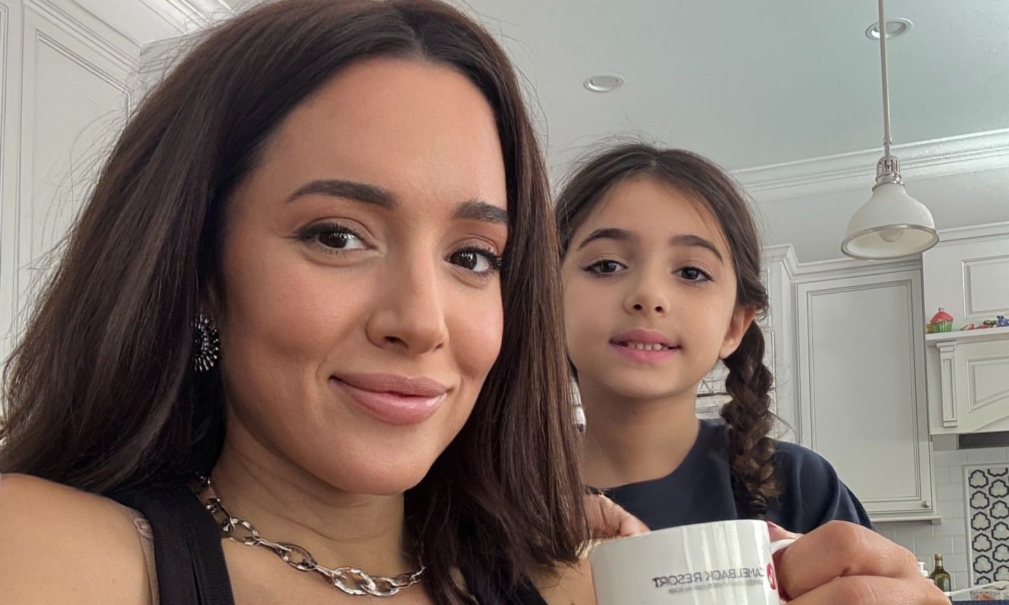 Καλομοίρα: Μία μέρα με την 9χρονη κόρη της, Αναστασία μέσα από φωτογραφίες