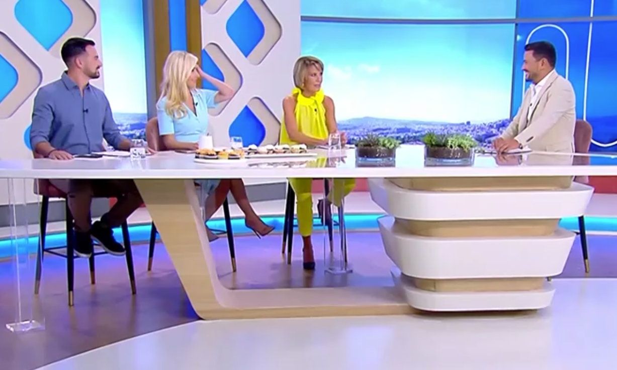 Πρεμιέρα Τσουρού - Η ατάκα όλο νόημα συνεργάτιδάς του: «Σε υποδέχθηκα στην ΕΡΤ, στο MEGA, στο ΣΚΑΪ»