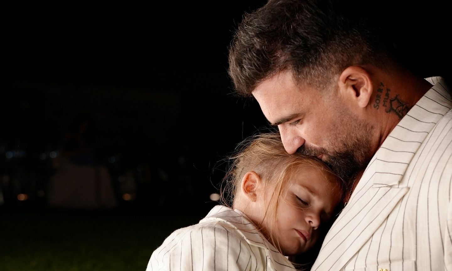 Δημήτρης & Πάρης Αλεξάνδρου: Με matchy matchy κοστούμια σε βάφτιση - Οι τρυφερές φωτό