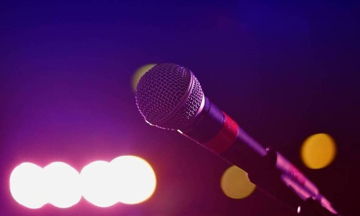 Συγκλονιστικό βίντεο: Drone χτύπησε τραγουδίστρια στο πρόσωπο μπροστά σε χιλιάδες θεατές