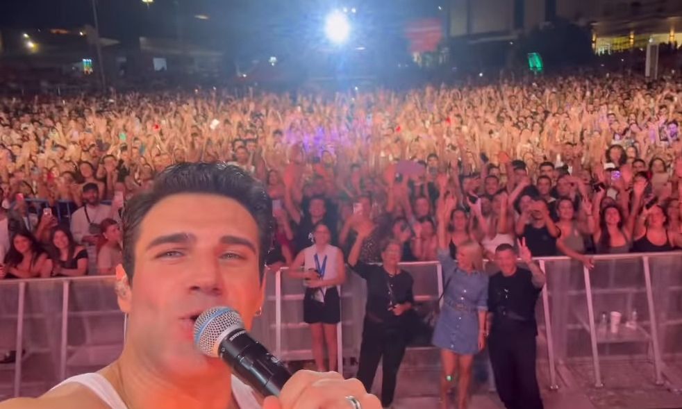 Πέτρος Ιακωβίδης: Ρεκόρ προσέλευσης στη συναυλία του στη Θεσσαλονίκη