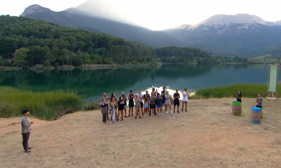 Η Φάρμα: Οι 2 παίκτες που αποχώρησαν πριν καν μπουν στο παιχνίδι, οι πρώτοι αρχηγοί & οι δύο ομάδες!