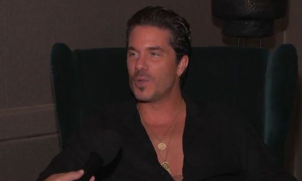 Νίκος Οικονομόπουλος: «Δεν υπηρετώ, το σύστημα ούτε πιστεύω πως το σύστημα υπηρετεί εμένα»