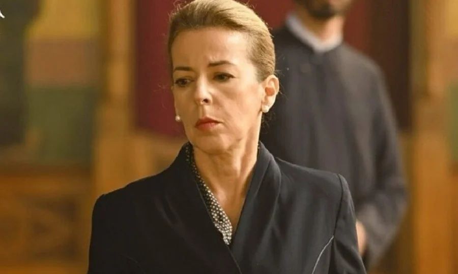 Άγιος έρωτας:  Η Ολυμπία θάβεται αδιάβαστη δίπλα στην αδερφή του Νικολάου