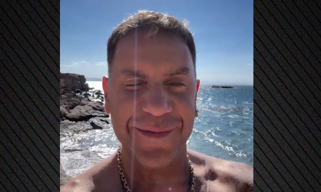 Το νέο μήνυμα του Μαζωνάκη από την παραλία & το κάλεσμα: «Ελάτε να κάνετε καμία βουτιά & αφήστε...»