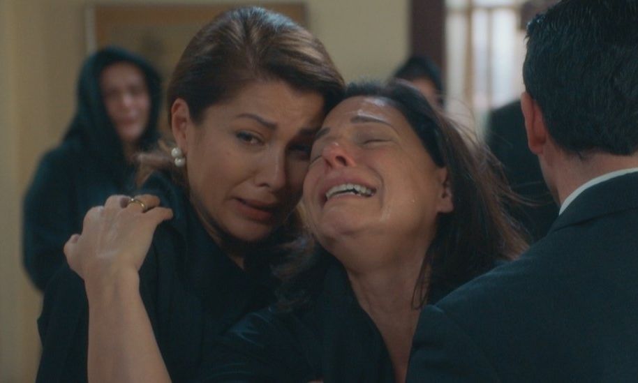 Porto Leone - Διθυραμβικά σχόλια για τη Μαρίνα Ασλάνογλου: «Απλά wow!» -Η ηλικία, η καριέρα & ο γιος