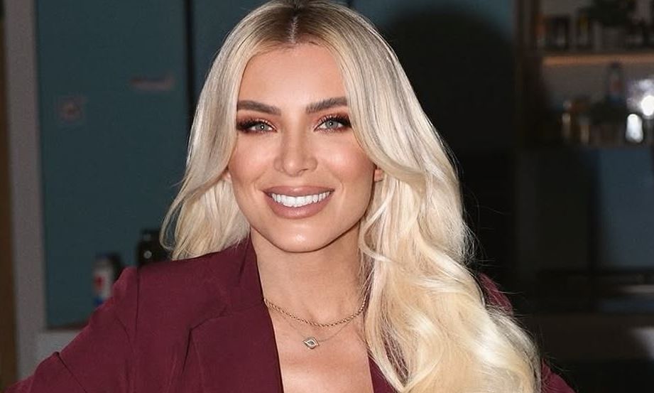 Κατερίνα Καινούργιου: Έβγαλε τα τακούνια της - «Στο διάλειμμα βάζω τα παντοφλάκια μου»