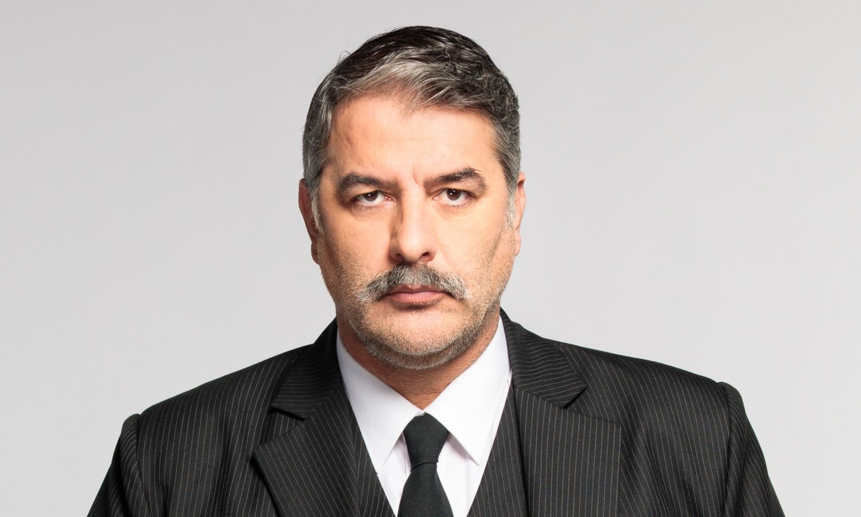 Porto Leone - Βασίλης Μπισμπίκης: Είναι μια σειρά έκπληξη, με πάθη κι εντάσεις!