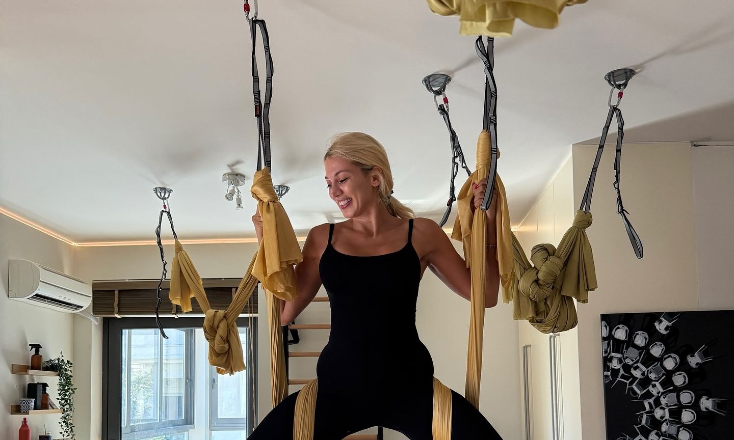 Νέο challenge για την Κωνσταντίνα Σπυροπούλου - Έχει ξετρελαθεί με την aerial yoga!