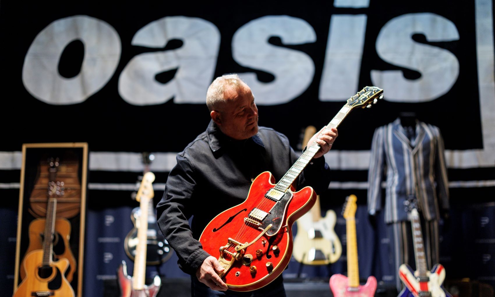 Κιθάρα του Νόελ Γκάλαχερ, που συνδέεται με τη διάλυση των Oasis, πωλείται σε δημοπρασία
