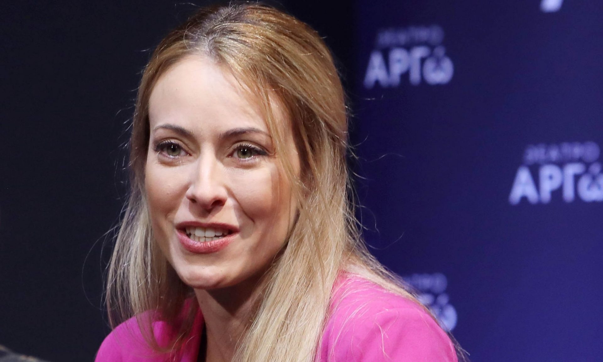 Σοφία Μανωλάκου: Ο χωρισμός των γονιών της, η ζωή στην επαρχία & η απόφαση να μην κάνει παιδιά