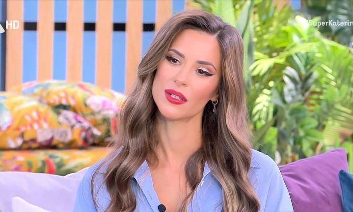 Φούλοπ: Δεν πάει ο νους σας ποιος ήταν ο νονός της - Η αμηχανία της όταν ρωτήθηκε για τον Μπισμπίκη