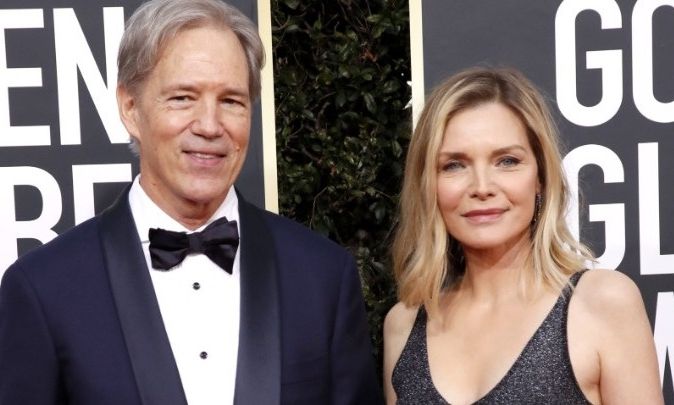 Η Μισέλ Φάιφερ, στα 67 της, έγινε γιαγιά και είναι ξετρελαμένη!