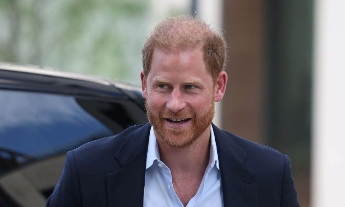 Ο δικηγόρος του πρίγκιπα Χάρι κατηγορεί εφημερίδα ότι κατασκόπευε τον αδελφό του