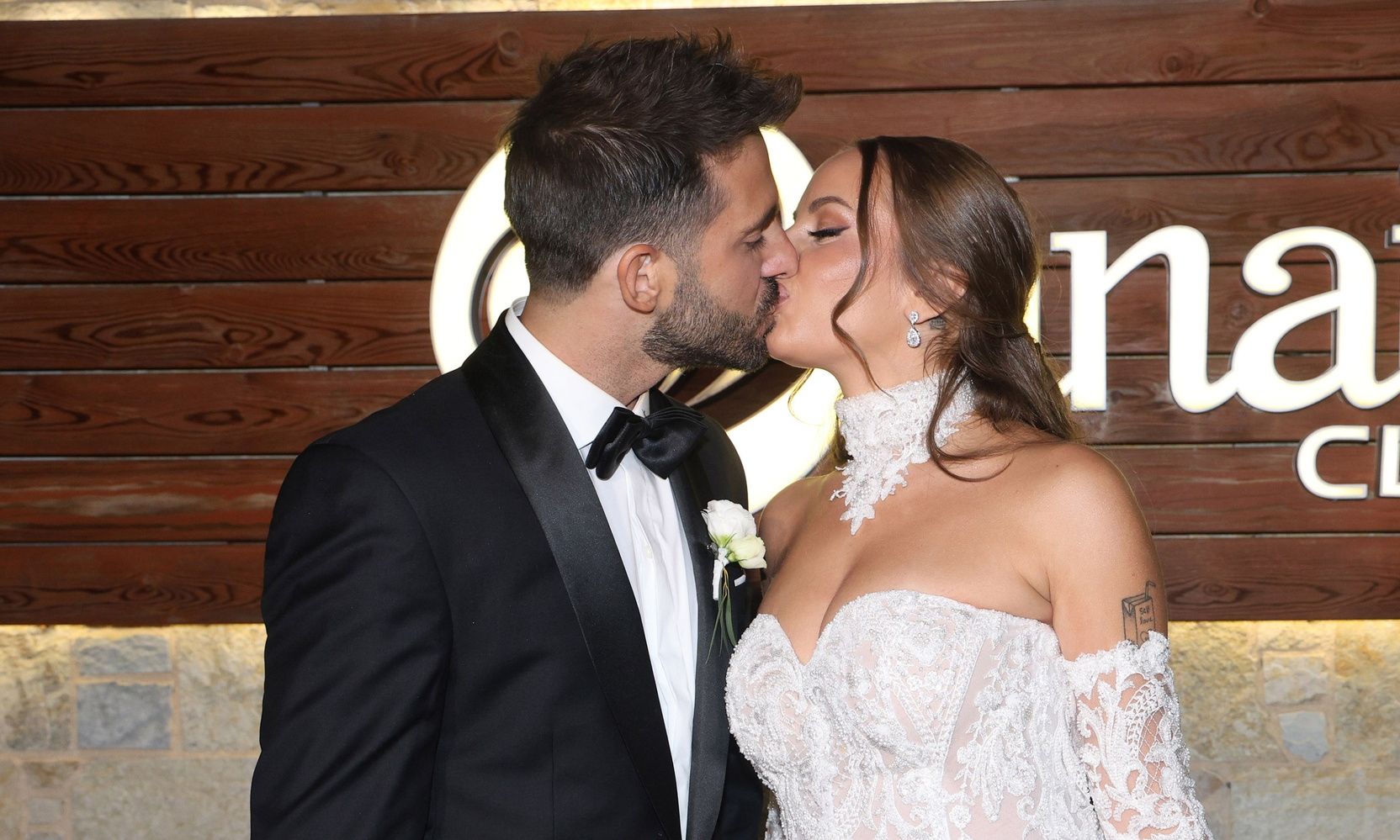 Λιβάνης-Ανδρομάχη: Το πρώτο φιλί, οι λεπτομέρειες του γάμου & η μπομπονιέρα με το τραγούδι τους