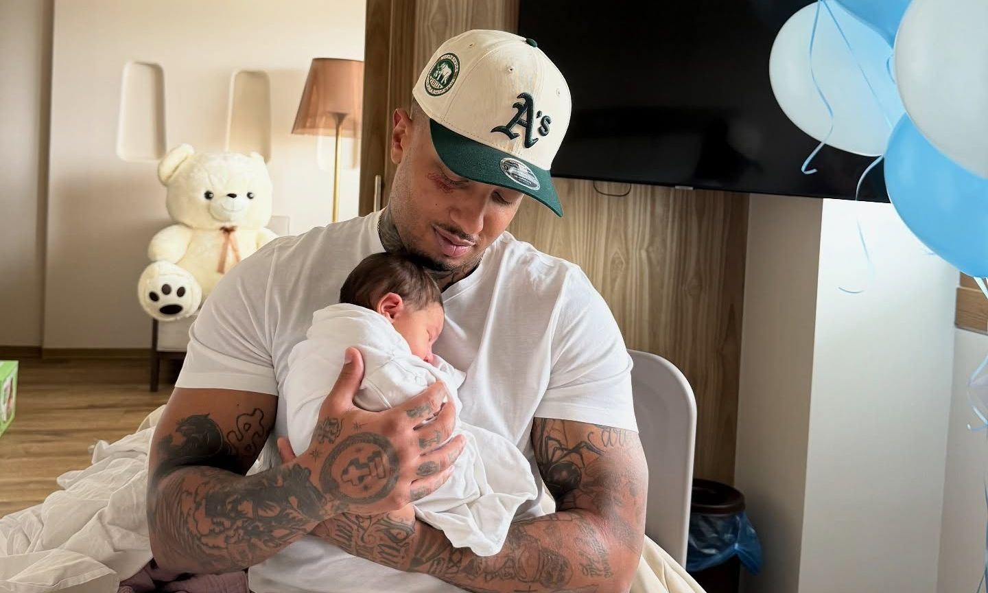 Light-Θεοδωρίδη: Πήραν... νύχτα εξιτήριο από το μαιευτήριο - Προς τι αυτή η μυστικοπάθεια;