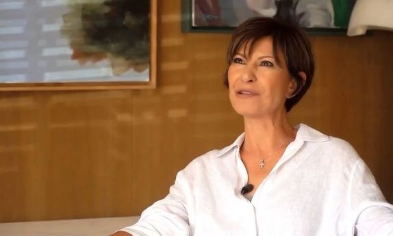 Κωνσταντίνα: «Ταλαιπώρησα πολύ τη φωνή μου... Έχω τραγουδήσει και με σπασμένα πλευρά»