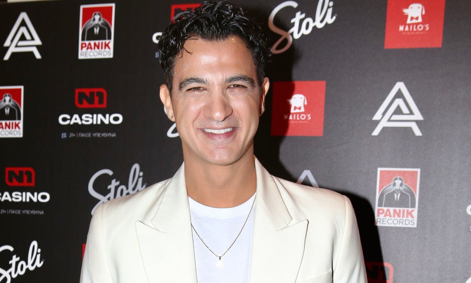 Δήμος Αναστασιάδης: Η πρώτη εμφάνιση μετά τη γέννηση του δεύτερου παιδιού του και η συγκίνηση