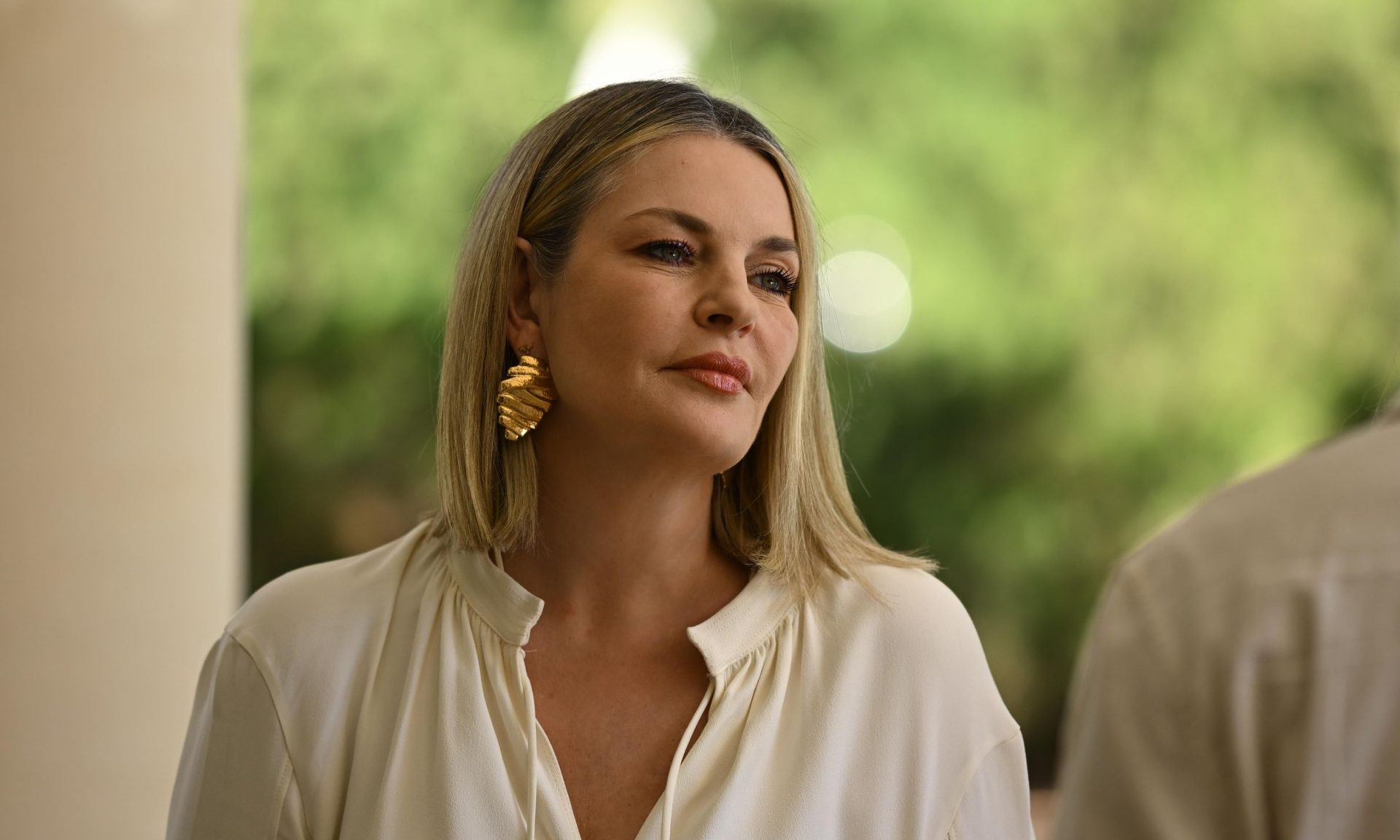 Να μ' αγαπάς: Η Άννα το σκάει με τον Λευτέρη-Σατανικό σχέδιο της Σοφίας για να επιστρέψει η κόρη της