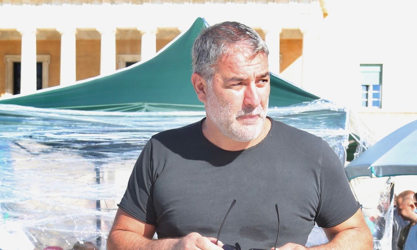 Το μήνυμα που έδειξε ο Μπισμπίκης στους δημοσιογράφους-Ποιος τελικά τον κάλεσε να πάει στον Ρούτσι;