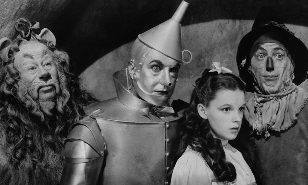 Όταν οι μικρόσωμοι Munchkins του «Μάγου του Οζ» σόκαραν το Χόλυγουντ με όργια και μεθύσια