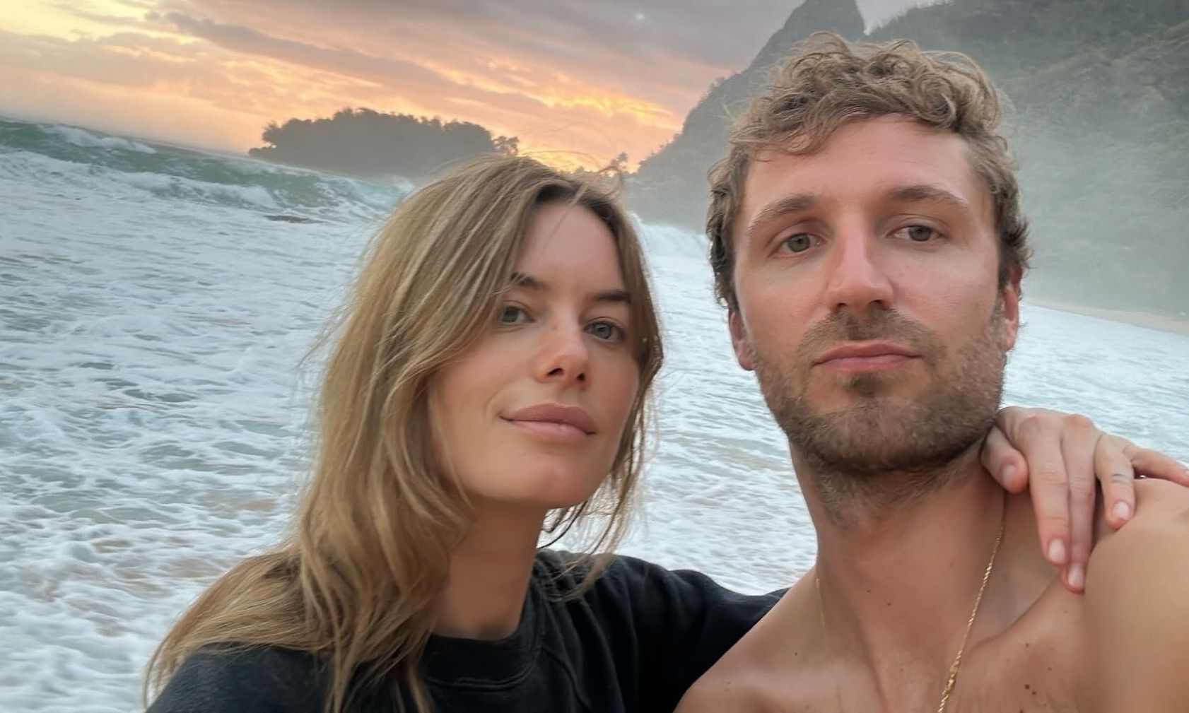 Ο Τεό Νιάρχος και η Καμίλ Ρόου περιμένουν το πρώτο τους παιδί