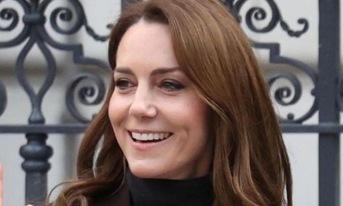 Η Κέιτ Μίντλετον κρούει τον κώδωνα του κινδύνου – «Τα smartphones μας απομακρύνουν από την αγάπη»