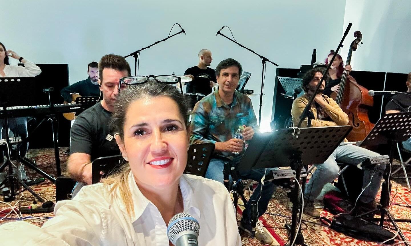 Η Σοφία Μάνου «ζωντανεύει» τη θρυλική Σοφία Βέμπο στη σκηνή τού Παλλάς