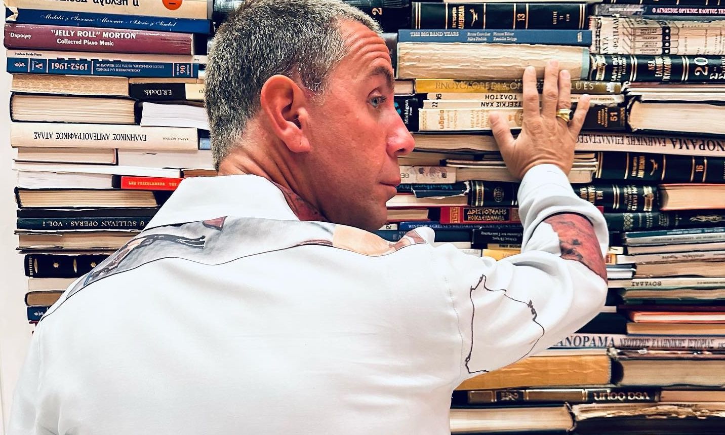 Μαζωνάκης: «Προδομένος αλλά δυνατός» – Οι μηνύσεις για πλαστογραφία, υπεξαίρεση & ακούσια νοσηλεία!