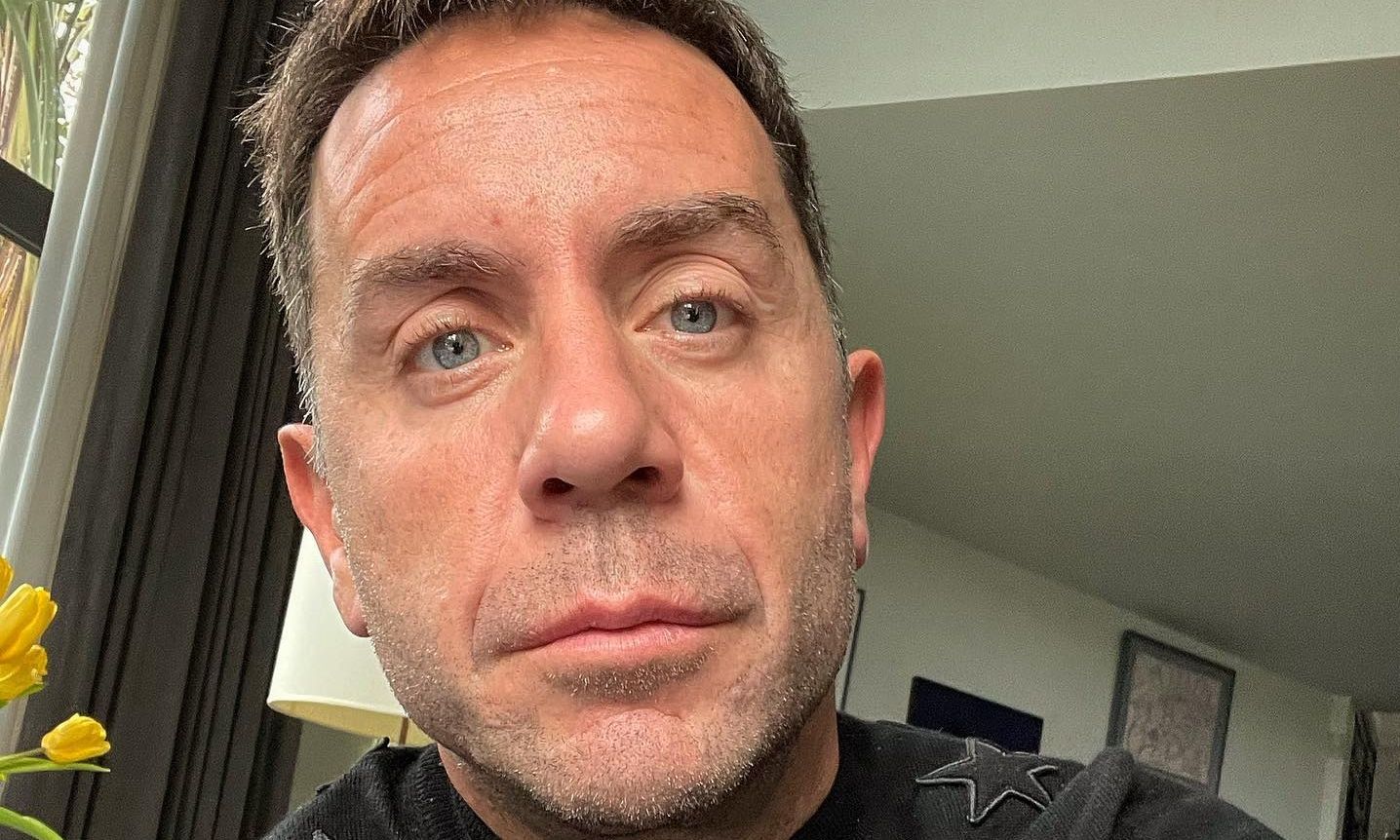 Μαζωνάκης: Αυτά είναι τα σχέδια του τραγουδιστή μετά τον εγκλεισμό του στο ψυχιατρείο