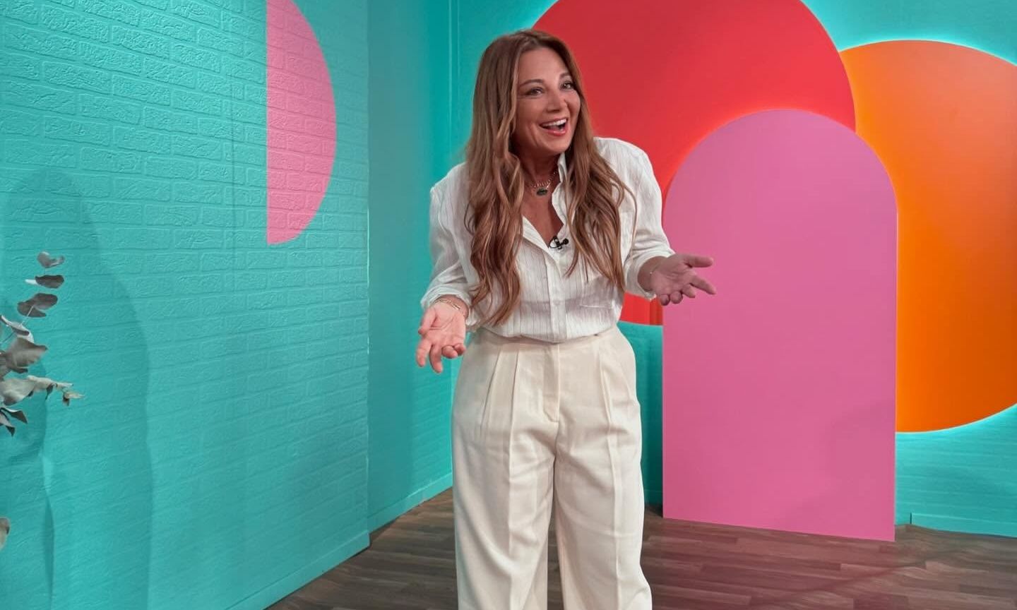 Νάνσυ Ζαμπέτογλου: Η σικ μάξι φούστα που σμιλεύει το σώμα και δίνει στιλ σε φθινοπωρινό mood!