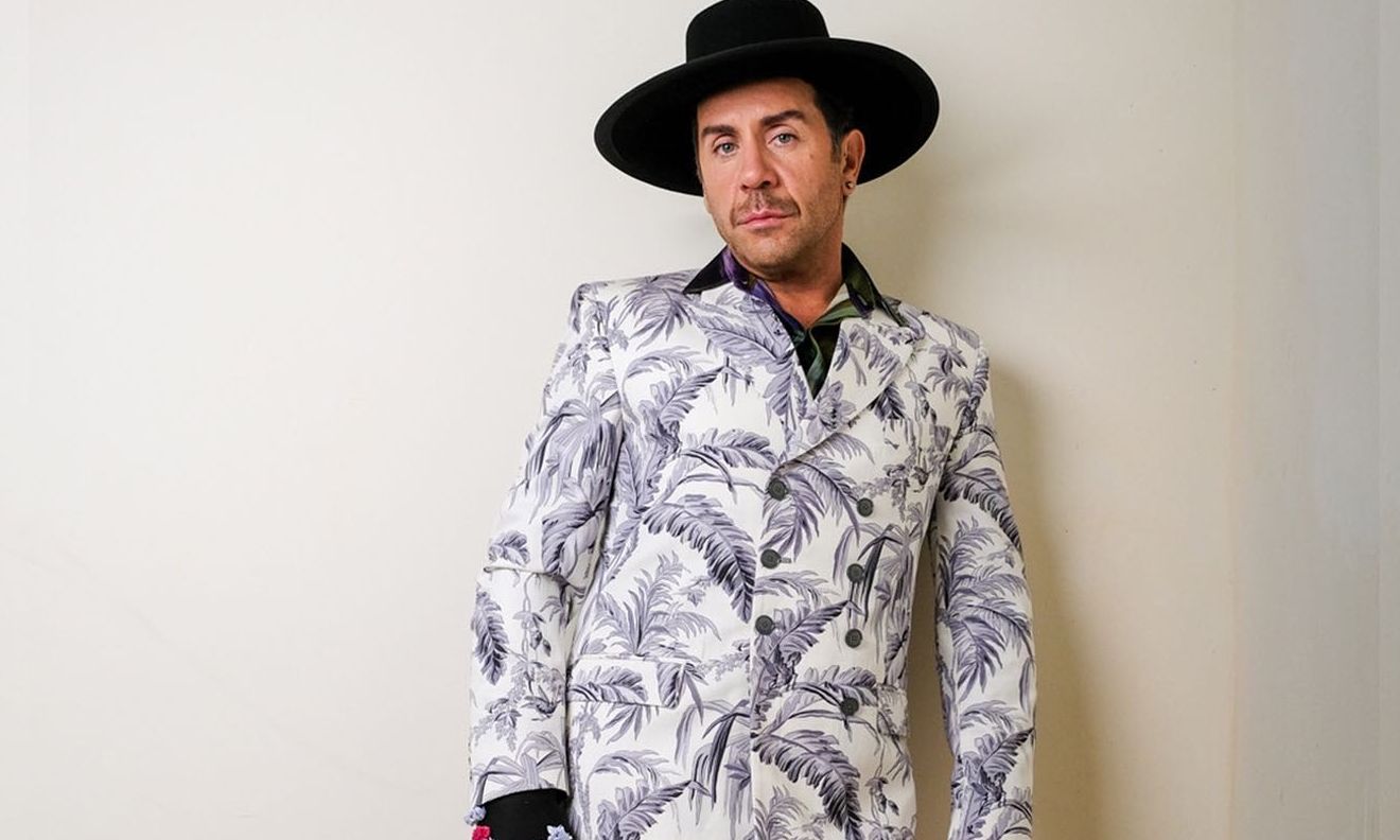 Γιώργος Μαζωνάκης: «Ο κόσμος δεν μιλάει μεταξύ του, πάει στον ψυχολόγο και αυτός ακούει»