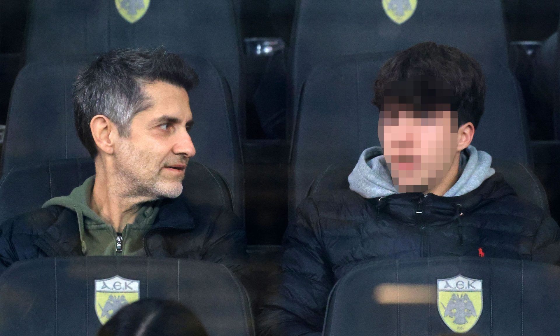 Φοίβος: Σπάνια εμφάνιση με τον γιο του στο γήπεδο